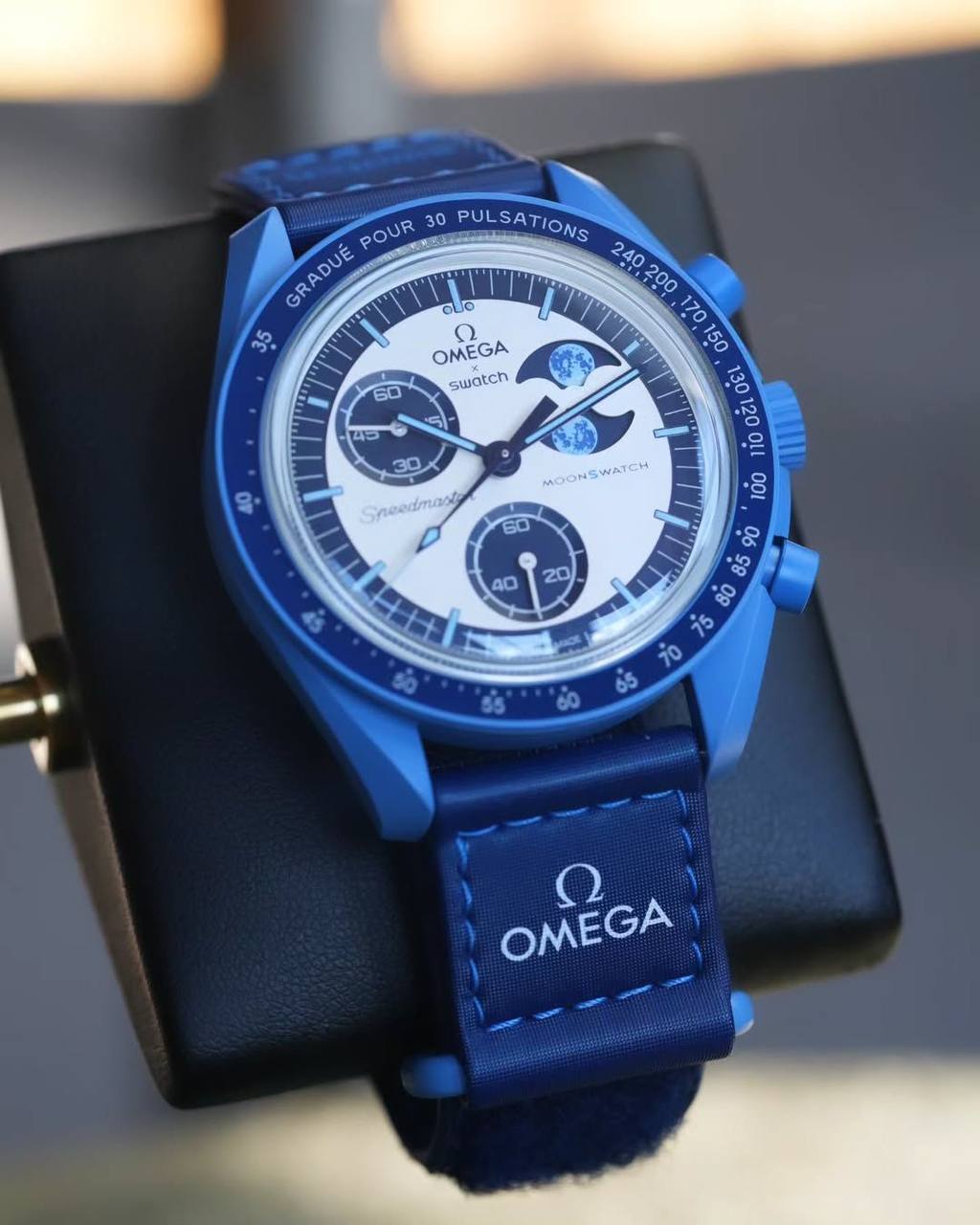 Ome_ga Swatch moon
